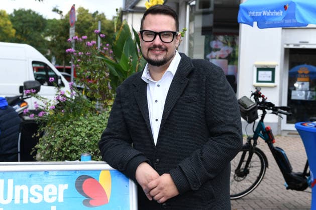 AfD Oberhausen information booth on October 2, 2026, at the Osterfelder Markt in Oberhausen. Members of the Oberhausen district association are manning the booth. Also present is AfD state legislative candidate Kevin Burmeister. xRx