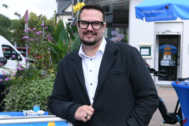 AfD Oberhausen information booth on October 2, 2026, at the Osterfelder Markt in Oberhausen. Members of the Oberhausen district association are manning the booth. Also present is AfD state legislative candidate Kevin Burmeister. xRx