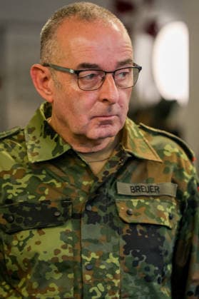 Meeting between the Federal Chancellor, the Prime Minister of the Netherlands, and the NATO Secretary General at the 1st German-Dutch Corps; conversation with soldiers of the Corps; Carsten Breuer, Inspector General of the Bundeswehr; Münster, North Rhine-Westphalia, DEU, Germany, October 1, 2026
