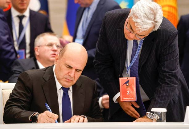 BELARUS, MINSK - OCTOBER 2, 2026: Mikhail Mishustin, Russia s Prime Minister, signs final documents during an expanded meeting of the Eurasian Intergovernmental Council, with Elmir Tagirov, Deputy Chief of the Government Staff, on the right Minsk Belarus  - ZUMAt113 20261002_zaa_t113_253 Copyright: xDmitryxAstakhovx