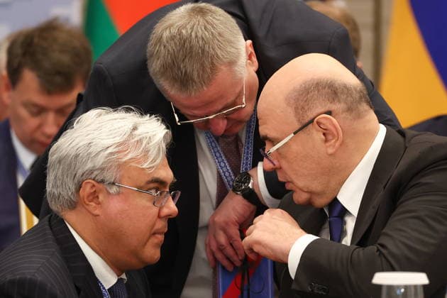 BELARUS, MINSK - OCTOBER 2, 2026: Mikhail Mishustin, Russia s Prime Minister, talks to his deputy Alexei Overchuk and deputy chief of staff Elmir Tagirov (R-L) during an expanded meeting of the Eurasian Intergovernmental Council Minsk Belarus  - ZUMAt113 20261002_zaa_t113_260 Copyright: xDmitryxAstakhovx