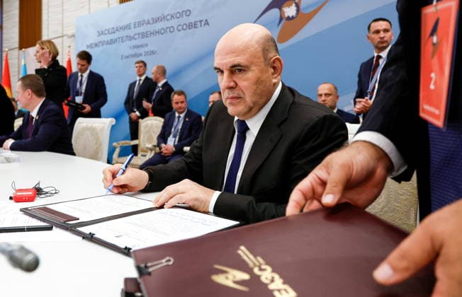 BELARUS, MINSK - OCTOBER 2, 2026: Mikhail Mishustin, Russia s Prime Minister, signs final documents during an expanded meeting of the Eurasian Intergovernmental Council Minsk Belarus  - ZUMAt113 20261002_zaa_t113_268 Copyright: xDmitryxAstakhovx