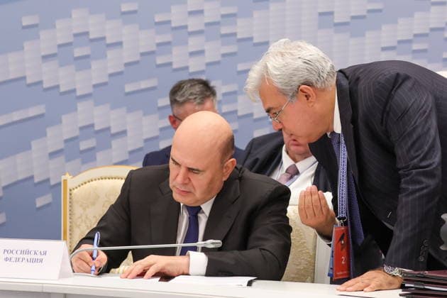 BELARUS, MINSK - OCTOBER 2, 2026: Mikhail Mishustin (L), Russia s Prime Minister, and Elmir Tagirov, Deputy Chief of the Government Staff, attend an expanded meeting of the Eurasian Intergovernmental Council Minsk Belarus  - ZUMAt113 20261002_zaa_t113_284 Copyright: xAlexanderxRyuminx