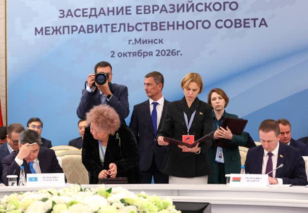 BELARUS, MINSK - OCTOBER 2, 2026: Olzhas Bektenov (L), Kazakhstan s Prime Minister, Alexander Turchin, Prime Minister of Belarus, and his deputy Natalia Petkevich (R-L) attend an expanded meeting of the Eurasian Intergovernmental Council Minsk Belarus  - ZUMAt113 20261002_zaa_t113_289 Copyright: xAlexanderxRyuminx
