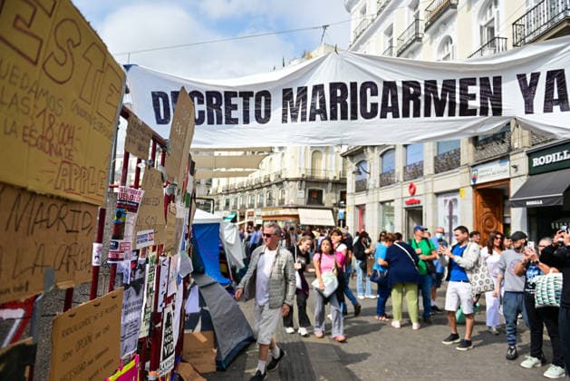 October 2, 2026, Madrid, Madrid, SPAIN: People continue to occupy Madrid s Puerta del Sol on the sixth consecutive day of an open-ended protest camp demanding access to affordable housing and denouncing the difficulties faced by residents in the current housing crisis. Protesters remain in the square, where the camp has become a visible symbol of the housing movement in the Spanish capital. Madrid SPAIN - ZUMAz108 20261002_znp_z108_053 Copyright: xRichardxZubelzux