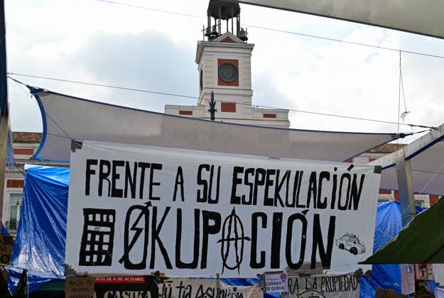 October 2, 2026, Madrid, Madrid, SPAIN: People continue to occupy Madrid s Puerta del Sol on the sixth consecutive day of an open-ended protest camp demanding access to affordable housing and denouncing the difficulties faced by residents in the current housing crisis. Protesters remain in the square, where the camp has become a visible symbol of the housing movement in the Spanish capital. Madrid SPAIN - ZUMAz108 20261002_znp_z108_046 Copyright: xRichardxZubelzux
