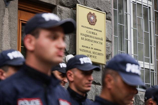 ARMENIA, YEREVAN - OCTOBER 2, 2026: Policemen are seen during protests outside the building of the Armenian National Security Service. On October 1, an Azerbaijanian soldier shot at and wounded a woman in a leg in Syunik Province Yerevan Armenia  - ZUMAt113 20261002_zaa_t113_295 Copyright: xAlexanderxPatrinx