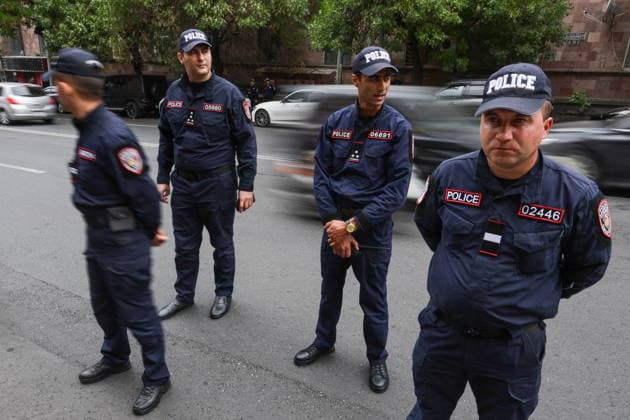 ARMENIA, YEREVAN - OCTOBER 2, 2026: Policemen are seen during protests outside the building of the Armenian National Security Service. On October 1, an Azerbaijanian soldier shot at and wounded a woman in a leg in Syunik Province Yerevan Armenia  - ZUMAt113 20261002_zaa_t113_296 Copyright: xAlexanderxPatrinx