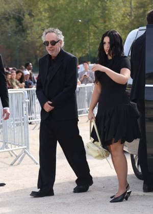 Tim Burton and his daughter Nell arrive at the Loewe Women’s Ready-to-Wear Spring Summer 2027 show during Paris Fashion Week (PFW) on the Esplanade Saint-Louis in Paris, France, on October 2, 2026. Denis Guignebourg, Bestimage. Arrivals at the Loewe Women’s Ready-to-Wear Spring Summer 2027 show as part of Paris Fashion Week on October 2, 2026, in Paris, France. Paris, France  Copyright: xDenisxGuignebourgx xBestimagexDenisxGuignebourgx xBestimagex