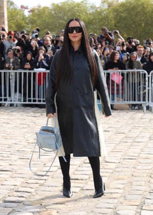 Sabrina Sato arrives at the Loewe Women s Ready-to-Wear Spring Summer 2027 show during Paris Fashion Week (PFW) on the Esplanade Saint-Louis in Paris, France, on October 2, 2026. Denis Guignebourg, Bestimage. Arrivals at the Loewe Women’s Ready-to-Wear Spring Summer 2027 show as part of Paris Fashion Week on October 2, 2026, in Paris, France. Paris, France Copyright: xDenisxGuignebourgx xBestimagexDenisxGuignebourgx xBestimagex
