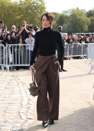 Victoria Luengo arrives at the Loewe Women s Ready-to-Wear Spring Summer 2027 show during Paris Fashion Week (PFW) on the Esplanade Saint-Louis in Paris, France, on October 2, 2026. Denis Guignebourg, Bestimage. Arrivals at the Loewe Women’s Ready-to-Wear Spring Summer 2027 show as part of Paris Fashion Week on October 2, 2026, in Paris, France. Paris, France  Copyright: xDenisxGuignebourgx xBestimagexDenisxGuignebourgx xBestimagex