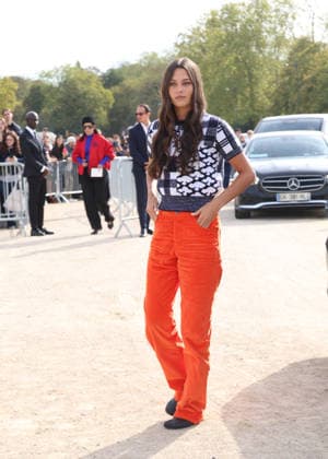 Beau Gadsdon arrives at the Loewe Women’s Ready-to-Wear Spring Summer 2027 show during Paris Fashion Week (PFW) on the Esplanade Saint-Louis in Paris, France, on October 2, 2026. Denis Guignebourg, Bestimage. Arrivals at the Loewe Women’s Ready-to-Wear Spring Summer 2027 show as part of Paris Fashion Week on October 2, 2026, in Paris, France. Paris, France Copyright: xDenisxGuignebourgx xBestimagexDenisxGuignebourgx xBestimagex