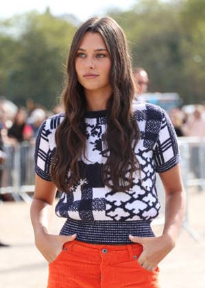 Beau Gadsdon arrives at the Loewe Women’s Ready-to-Wear Spring Summer 2027 show during Paris Fashion Week (PFW) on the Esplanade Saint-Louis in Paris, France, on October 2, 2026. Denis Guignebourg, Bestimage. Arrivals at the Loewe Women’s Ready-to-Wear Spring Summer 2027 show as part of Paris Fashion Week on October 2, 2026, in Paris, France. Paris, France  Copyright: xDenisxGuignebourgx xBestimagexDenisxGuignebourgx xBestimagex