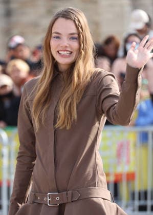 Kristine Frøseth Froseth arrives at the Loewe Women s Ready-to-Wear Spring Summer 2027 show during Paris Fashion Week (PFW) on the Esplanade Saint-Louis in Paris, France, on October 2, 2026. Denis Guignebourg, Bestimage. Arrivals at the Loewe Women’s Ready-to-Wear Spring Summer 2027 show as part of Paris Fashion Week on October 2, 2026, in Paris, France. Paris, France  Copyright: xDenisxGuignebourgx xBestimagexDenisxGuignebourgx xBestimagex