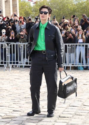 Masaki Okada arrives at the Loewe Women s Ready-to-Wear Spring Summer 2027 show during Paris Fashion Week (PFW) on the Esplanade Saint-Louis in Paris, France, on October 2, 2026. Denis Guignebourg, Bestimage. Arrivals at the Loewe Women’s Ready-to-Wear Spring Summer 2027 show as part of Paris Fashion Week on October 2, 2026, in Paris, France. Paris, France  Copyright: xDenisxGuignebourgx xBestimagexDenisxGuignebourgx xBestimagex