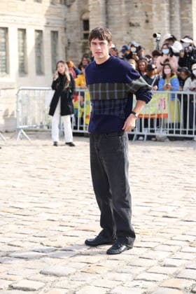 Spike Fearn arrives at the Loewe Women s Ready-to-Wear Spring Summer 2027 show during Paris Fashion Week (PFW) on the Esplanade Saint-Louis in Paris, France, on October 2, 2026. Denis Guignebourg, Bestimage. Arrivals at the Loewe Women’s Ready-to-Wear Spring Summer 2027 show as part of Paris Fashion Week on October 2, 2026, in Paris, France. Paris, France  Copyright: xDenisxGuignebourgx xBestimagexDenisxGuignebourgx xBestimagex