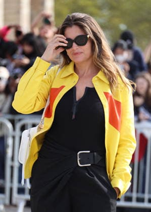 Laetitia Casta arrives at the Loewe Women’s Ready-to-Wear Spring Summer 2027 show during Paris Fashion Week (PFW) on the Esplanade Saint-Louis in Paris, France, on October 2, 2026. Denis Guignebourg, Bestimage. Arrivals at the Loewe Women’s Spring Summer 2027 Ready-to-Wear show as part of Paris Fashion Week on October 2, 2026, in Paris, France. Paris, France  Copyright: xDenisxGuignebourgx xBestimagexDenisxGuignebourgx xBestimagex