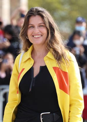 Laetitia Casta arrives at the Loewe Women’s Ready-to-Wear Spring Summer 2027 show during Paris Fashion Week (PFW) on the Esplanade Saint-Louis in Paris, France, on October 2, 2026. Denis Guignebourg, Bestimage. Arrivals at the Loewe Women’s Spring Summer 2027 Ready-to-Wear show as part of Paris Fashion Week on October 2, 2026, in Paris, France. Paris, France  Copyright: xDenisxGuignebourgx xBestimagexDenisxGuignebourgx xBestimagex
