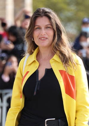 Laetitia Casta arrives at the Loewe Women’s Ready-to-Wear Spring Summer 2027 show during Paris Fashion Week (PFW) on the Esplanade Saint-Louis in Paris, France, on October 2, 2026. Denis Guignebourg, Bestimage. Arrivals at the Loewe Women’s Spring Summer 2027 Ready-to-Wear show as part of Paris Fashion Week on October 2, 2026, in Paris, France. Paris, France  Copyright: xDenisxGuignebourgx xBestimagexDenisxGuignebourgx xBestimagex