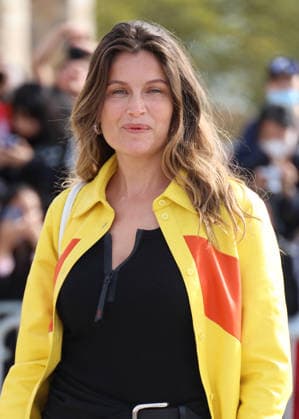 Laetitia Casta arrives at the Loewe Women’s Ready-to-Wear Spring Summer 2027 show during Paris Fashion Week (PFW) on the Esplanade Saint-Louis in Paris, France, on October 2, 2026. Denis Guignebourg, Bestimage. Arrivals at the Loewe Women’s Spring Summer 2027 Ready-to-Wear show as part of Paris Fashion Week on October 2, 2026, in Paris, France. Paris, France  Copyright: xDenisxGuignebourgx xBestimagexDenisxGuignebourgx xBestimagex