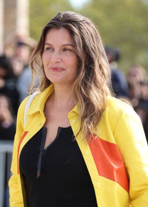 Laetitia Casta arrives at the Loewe Women’s Ready-to-Wear Spring Summer 2027 show during Paris Fashion Week (PFW) on the Esplanade Saint-Louis in Paris, France, on October 2, 2026. Denis Guignebourg, Bestimage. Arrivals at the Loewe Women’s Spring Summer 2027 Ready-to-Wear show as part of Paris Fashion Week on October 2, 2026, in Paris, France. Paris, France  Copyright: xDenisxGuignebourgx xBestimagexDenisxGuignebourgx xBestimagex