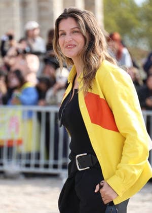 Laetitia Casta arrives at the Loewe Women’s Ready-to-Wear Spring Summer 2027 show during Paris Fashion Week (PFW) on the Esplanade Saint-Louis in Paris, France, on October 2, 2026. Denis Guignebourg, Bestimage. Arrivals at the Loewe Women’s Spring Summer 2027 Ready-to-Wear show as part of Paris Fashion Week on October 2, 2026, in Paris, France. Paris, France  Copyright: xDenisxGuignebourgx xBestimagexDenisxGuignebourgx xBestimagex