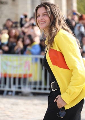 Laetitia Casta arrives at the Loewe Women’s Ready-to-Wear Spring Summer 2027 show during Paris Fashion Week (PFW) on the Esplanade Saint-Louis in Paris, France, on October 2, 2026. Denis Guignebourg, Bestimage. Arrivals at the Loewe Women’s Spring Summer 2027 Ready-to-Wear show as part of Paris Fashion Week on October 2, 2026, in Paris, France. Paris, France  Copyright: xDenisxGuignebourgx xBestimagexDenisxGuignebourgx xBestimagex