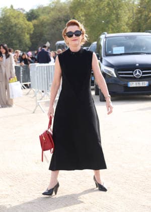 Lesley Manville arrives at the Loewe Women s Ready-to-Wear Spring Summer 2027 show during Paris Fashion Week (PFW) on the Esplanade Saint-Louis in Paris, France, on October 2, 2026. Denis Guignebourg, Bestimage. Arrivals at the Loewe Women’s Ready-to-Wear Spring Summer 2027 show as part of Paris Fashion Week on October 2, 2026, in Paris, France. Paris, France  Copyright: xDenisxGuignebourgx xBestimagexDenisxGuignebourgx xBestimagex