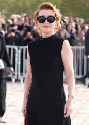 Lesley Manville arrives at the Loewe Women s Ready-to-Wear Spring Summer 2027 show during Paris Fashion Week (PFW) on the Esplanade Saint-Louis in Paris, France, on October 2, 2026. Denis Guignebourg, Bestimage. Arrivals at the Loewe Women’s Ready-to-Wear Spring Summer 2027 show as part of Paris Fashion Week on October 2, 2026, in Paris, France. Paris, France  Copyright: xDenisxGuignebourgx xBestimagexDenisxGuignebourgx xBestimagex
