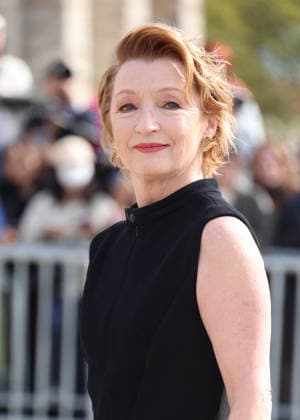 Lesley Manville arrives at the Loewe Women s Ready-to-Wear Spring Summer 2027 show during Paris Fashion Week (PFW) on the Esplanade Saint-Louis in Paris, France, on October 2, 2026. Denis Guignebourg, Bestimage. Arrivals at the Loewe Women’s Ready-to-Wear Spring Summer 2027 show as part of Paris Fashion Week on October 2, 2026, in Paris, France. Paris, France  Copyright: xDenisxGuignebourgx xBestimagexDenisxGuignebourgx xBestimagex