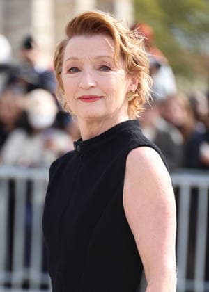 Lesley Manville arrives at the Loewe Women s Ready-to-Wear Spring Summer 2027 show during Paris Fashion Week (PFW) on the Esplanade Saint-Louis in Paris, France, on October 2, 2026. Denis Guignebourg, Bestimage. Arrivals at the Loewe Women’s Ready-to-Wear Spring Summer 2027 show as part of Paris Fashion Week on October 2, 2026, in Paris, France. Paris, France  Copyright: xDenisxGuignebourgx xBestimagexDenisxGuignebourgx xBestimagex