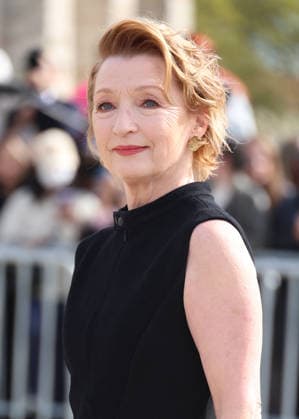 Lesley Manville arrives at the Loewe Women s Ready-to-Wear Spring Summer 2027 show during Paris Fashion Week (PFW) on the Esplanade Saint-Louis in Paris, France, on October 2, 2026. Denis Guignebourg, Bestimage. Arrivals at the Loewe Women’s Ready-to-Wear Spring Summer 2027 show as part of Paris Fashion Week on October 2, 2026, in Paris, France. Paris, France  Copyright: xDenisxGuignebourgx xBestimagexDenisxGuignebourgx xBestimagex