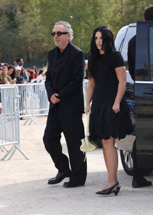 Tim Burton and his daughter Nell arrive at the Loewe Women s Ready-to-Wear Spring Summer 2027 show during Paris Fashion Week (PFW) on the Esplanade Saint-Louis in Paris, France, on October 2, 2026. Denis Guignebourg, Bestimage. Arrivals at the Loewe Women’s Ready-to-Wear Spring Summer 2027 show as part of Paris Fashion Week on October 2, 2026, in Paris, France. Paris, France  Copyright: xDenisxGuignebourgx xBestimagexDenisxGuignebourgx xBestimagex