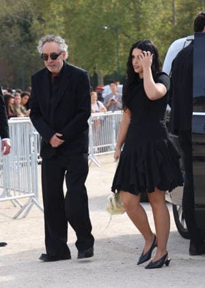 Tim Burton and his daughter Nell arrive at the Loewe Women s Ready-to-Wear Spring Summer 2027 show during Paris Fashion Week (PFW) on the Esplanade Saint-Louis in Paris, France, on October 2, 2026. Denis Guignebourg, Bestimage. Arrivals at the Loewe Women’s Ready-to-Wear Spring Summer 2027 show as part of Paris Fashion Week on October 2, 2026, in Paris, France. Paris, France  Copyright: xDenisxGuignebourgx xBestimagexDenisxGuignebourgx xBestimagex