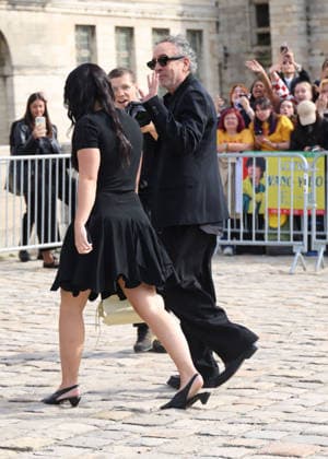 Tim Burton and his daughter Nell arrive at the Loewe Women s Ready-to-Wear Spring Summer 2027 show during Paris Fashion Week (PFW) on the Esplanade Saint-Louis in Paris, France, on October 2, 2026. Denis Guignebourg, Bestimage. Arrivals at the Loewe Women’s Ready-to-Wear Spring Summer 2027 show as part of Paris Fashion Week on October 2, 2026, in Paris, France. Paris, France  Copyright: xDenisxGuignebourgx xBestimagexDenisxGuignebourgx xBestimagex