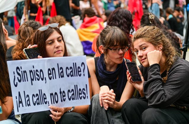 October 2, 2026, Madrid, Madrid, SPAIN: Tenants and housing activists gather outside the Congress of Deputies in Madrid during a demonstration called by the Sindicato de Inquilinas e Inquilinos de Madrid. The protest takes place on the Spanish Parliament votes on two Royal Decree-Laws on housing: one concerning measures to protect the social function of housing and increase affordable housing supply, and another aimed at strengthening the stability of habitual rental contracts. The demonstration was organized to pressure lawmakers during the vote. Junts had announced its opposition to the measures, while PP and Vox were also expected to vote against them. Madrid SPAIN - ZUMAz108 20261002_znp_z108_054 Copyright: xRichardxZubelzux