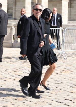 Tim Burton and his daughter Nell arrive at the Loewe Women s Ready-to-Wear Spring Summer 2027 show during Paris Fashion Week (PFW) on the Esplanade Saint-Louis in Paris, France, on October 2, 2026. Denis Guignebourg, Bestimage. Arrivals at the Loewe Women’s Ready-to-Wear Spring Summer 2027 show as part of Paris Fashion Week on October 2, 2026, in Paris, France. Paris, France  Copyright: xDenisxGuignebourgx xBestimagexDenisxGuignebourgx xBestimagex