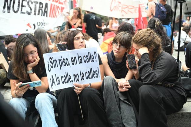 Protests Outside Congress Ahead of the Vote on Housing Decrees Several people follow the vote in Congress on their cell phones during a protest outside the Congress of Deputies on October 2, 2026, in Madrid, Spain. The Madrid Tenants’ Union has called for a protest outside the Congress of Deputies to demand a vote in favor of the two housing decrees proposed by the government this week. OCTOBER 2, 2026, Madrid, Madrid, Spain Copyright: xGustavoxValientex 7815542