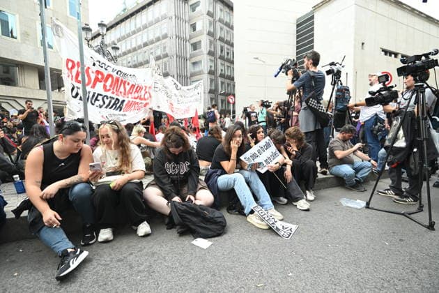 Protests Outside Congress Ahead of the Vote on Housing Decrees Several people follow the vote in Congress on their cell phones during a protest outside the Congress of Deputies on October 2, 2026, in Madrid, Spain. The Madrid Tenants’ Union has called for a protest outside the Congress of Deputies to demand a vote in favor of the two housing decrees proposed by the government this week. OCTOBER 2, 2026, Madrid, Madrid, Spain Copyright: xGustavoxValientex 7815543