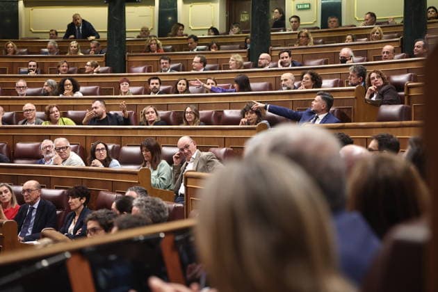 Congress Votes on Housing Decrees ERC spokesperson in Congress, Gabriel Rufián, during a plenary session in the Congress of Deputies on October 2, 2026, in Madrid, Spain. Congress is voting today on whether to ratify or repeal the two Royal Decrees on housing issued by the government this week in the Official State Gazette (BOE). Specifically, these are Royal Decree-Law 26 of 2026, dated September 29, which adopts urgent measures to protect the social function of housing and expand the supply of affordable housing, and Royal Decree-Law 27 2026, of September 29, adopting urgent measures to strengthen the stability of lease agreements for primary residences. OCTOBER 2, 2026 Madrid, Madrid, Spain Copyright: xEduardoxParrax 7815562