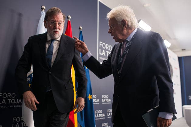 Second Day of the La Toja Vínculo Atlántico Forum: Former Prime Ministers Mariano Rajoy and Felipe González, during the La Toja Vínculo Atlántico Forum on October 2, 2026, in O Grove, Pontevedra, Galicia, Spain. The La Toja Vínculo Atlántico Forum is a renowned annual forum for debate and reflection focused on the defense of liberal democracy, the Atlantic partnership, and international cooperation. Founded in 2019 on the initiative of Josep Piqué, Amancio López Seijas, and the Hotusa Group, it brings together prominent political and business leaders, academics, and representatives of civil society on the island of La Toja. OCTOBER 2, 2026 Elena Ferná O Grove, Pontevedra, Galicia O Grove, Pontevedra, Galicia, Spain Copyright: xElenaxFernandezx 7815553