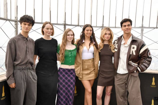 NEW YORK, NY - OCTOBER 1: Arthur Conti, Samantha Sloyan, Summer H. Howell, Amber Midthunder, Alison Thornton and Joel Oulette pictured during a visit at the Empire State Building Ahead of the Release of Mike Flannigan s Carrie on October 1, 2026 in New York City. Credit: Credit: AdMedia New York City USA - ZUMAa123 20261001_zaa_a123_355 Copyright: xJohnxFyckex