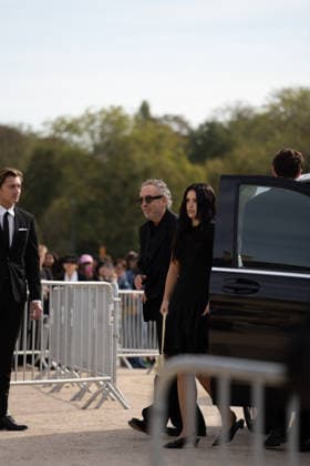 IPA89217525 - Paris, France, October 2, 2026. Guests arrive at the LOEWE Spring Summer 2027 fashion show during Paris Fashion Week Pictured: Tim Burton, Nell Burton  Copyright: xGINEVRAxFATARELLAx xx IPA89217525