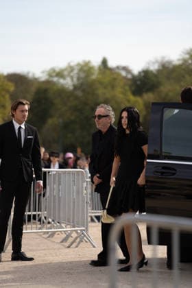 IPA89217526 - Paris, France, October 2, 2026. Guests arrive at the LOEWE Spring Summer 2027 fashion show during Paris Fashion Week Pictured: Tim Burton, Nell Burton  Copyright: xGINEVRAxFATARELLAx xx IPA89217526