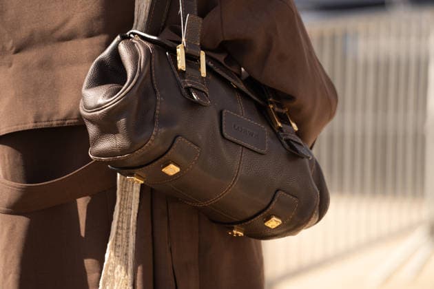 IPA89217593 - Paris, France, October 2, 2026. Guests arrive at the LOEWE Spring Summer 2027 fashion show during Paris Fashion Week Pictured: guest  Copyright: xGINEVRAxFATARELLAx xx IPA89217593