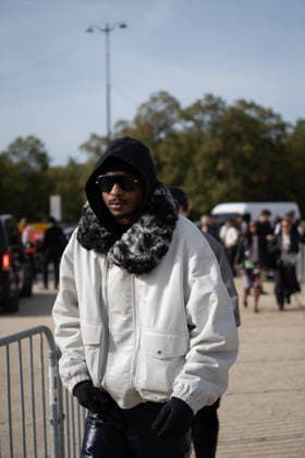 IPA89217298 - Paris, France, October 2, 2026. Guests arrive at the LOEWE Spring Summer 2027 fashion show during Paris Fashion Week Pictured: guest  Copyright: xGINEVRAxFATARELLAx xx IPA89217298