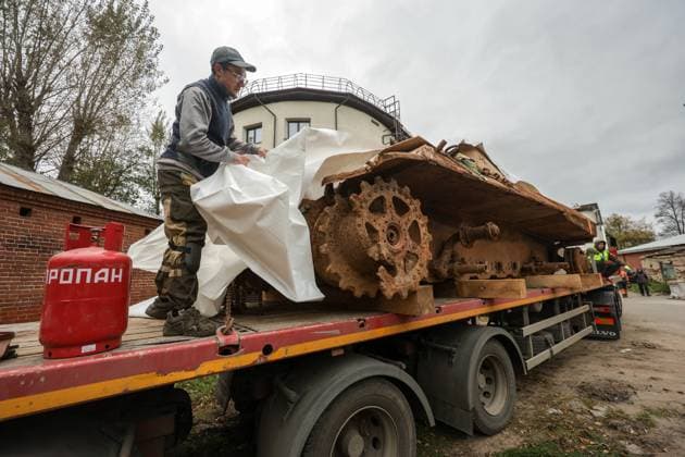 The German Panther tank (Panzerkampfwagen V Panther), discovered during construction work on the territory of the Kazan National Research Technological University (KNRTU-KHTI), is being prepared for shipment to the museum complex of civil and military equipment of the UMMC Sverdlovsk region. AndreyxTitov