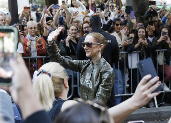 Céline Dion was cheered by her fans as she left the Royal Monceau Hotel, before heading to the Paris La Défense Arena to continue her concert series, October 2, 2026 Marc Ausset Lacroix Bestimage Céline Dion is cheered by fans as she leaves the Royal Monceau Hotel, before heading to the Paris La Défense Arena to continue her concert series on October 2, 2026 Paris, France  Copyright: xMarcxAussetxLacroixx xBestimagexMarcxAussetxLacroixx xBestimagex
