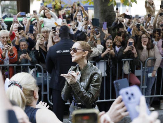 Céline Dion was cheered by her fans as she left the Royal Monceau Hotel, before heading to the Paris La Défense Arena to continue her concert series, October 2, 2026 Marc Ausset Lacroix Bestimage Céline Dion is cheered by fans as she leaves the Royal Monceau Hotel, before heading to the Paris La Défense Arena to continue her concert series on October 2, 2026 Paris, France  Copyright: xMarcxAussetxLacroixx xBestimagexMarcxAussetxLacroixx xBestimagex