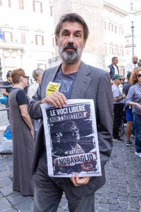 IPA89220715 - Actor Fabrizio Gifuni during the protest in Piazza Montecitorio in Rome against the passage of the Anti-Semitism Decree-Law Copyright: xMatteoxNardonex xx IPA89220715